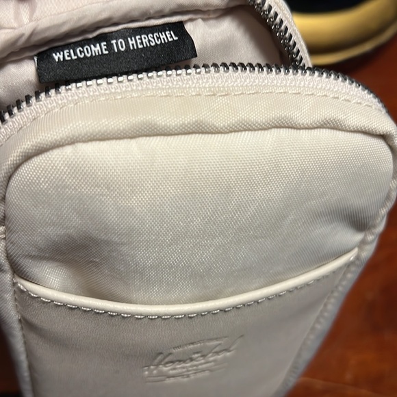 NWOT Herschel Side bag - Picture 5 of 5